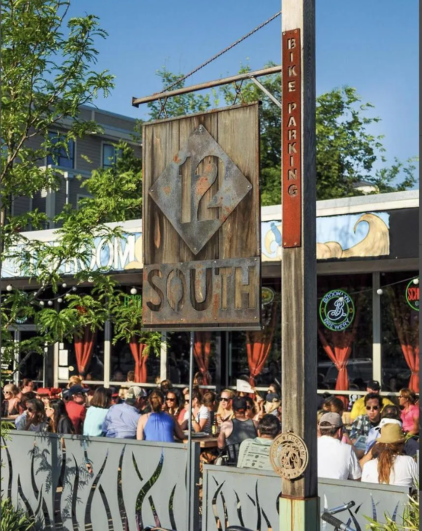 Luxe-Rooftop Echo-Private Deck-4 Mins Broadway Nashville