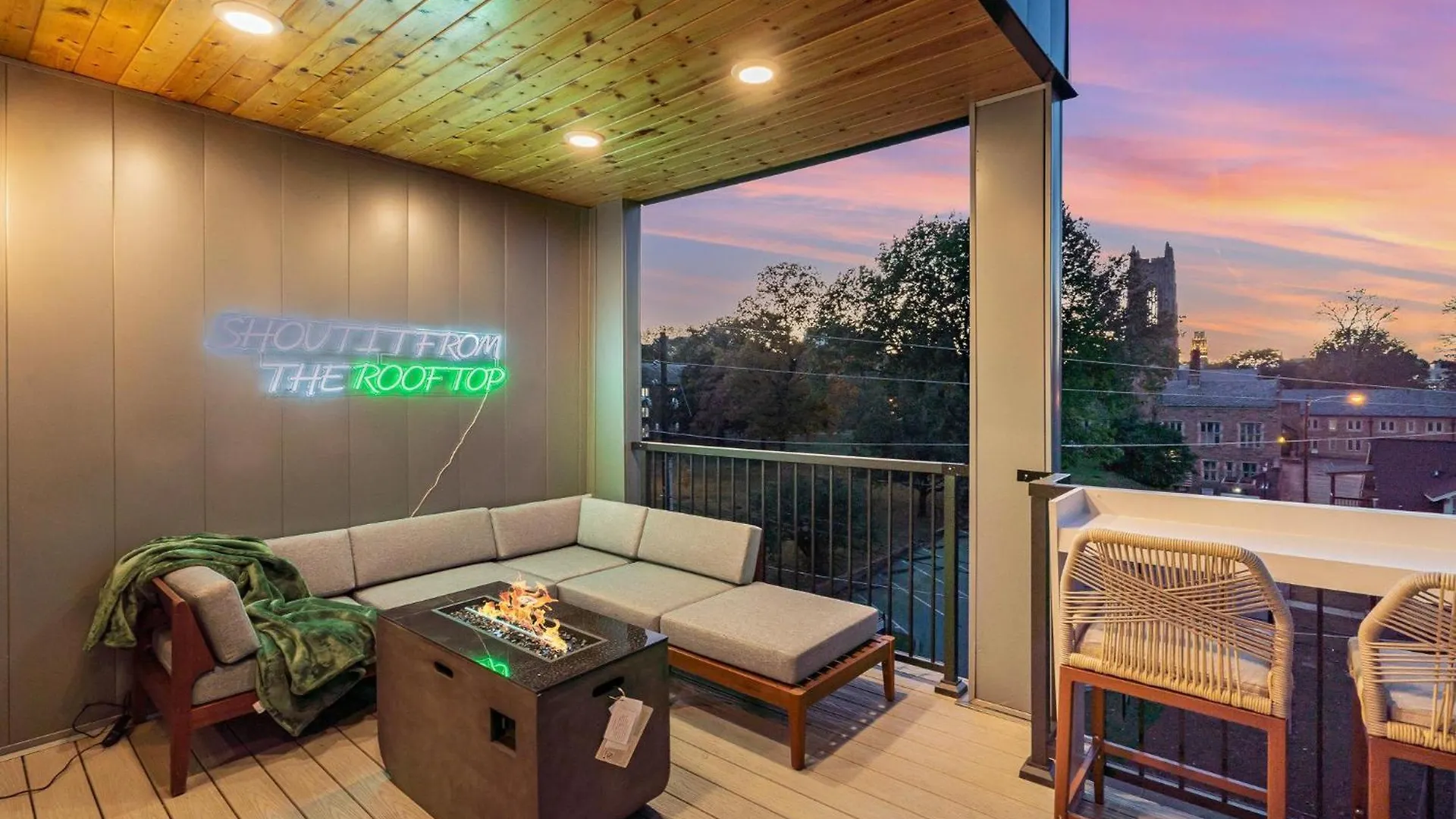 Luxe-Rooftop Echo-Private Deck-4 Mins Broadway Nashville 0*,  USA