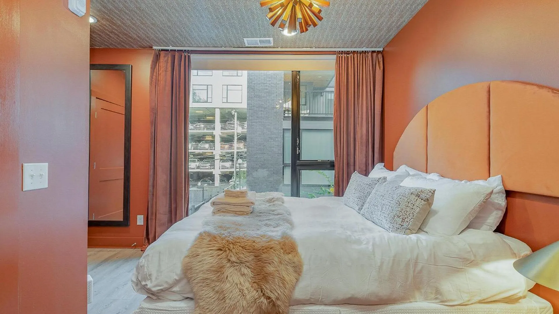 Ferienhaus Luxe-Rooftop Echo-Private Deck-4 Mins Broadway Nashville