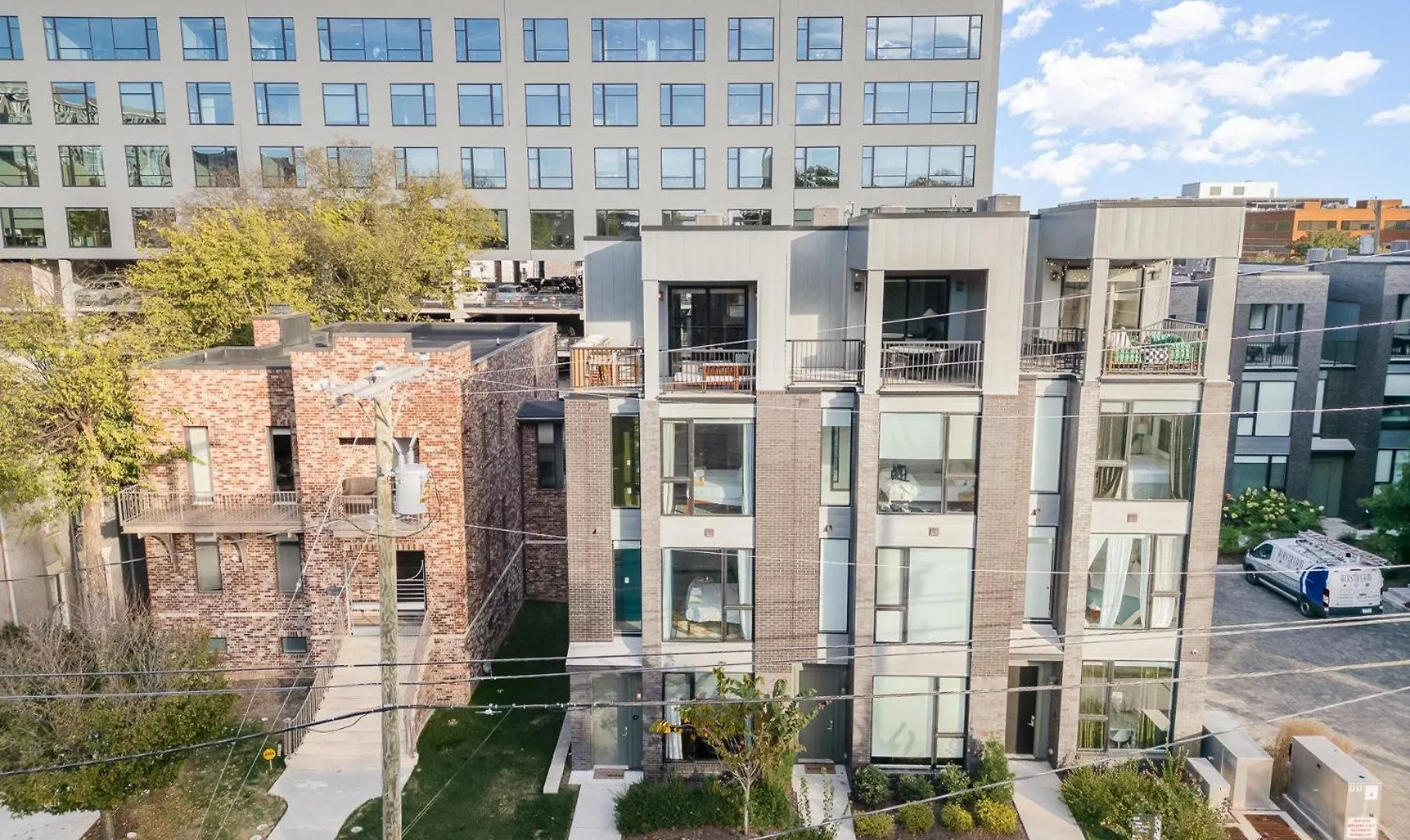 Luxe-Rooftop Echo-Private Deck-4 Mins Broadway Nashville